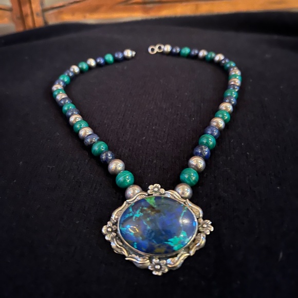 Protective Malachite gemstone & sterling silver vintage pendant & bead necklace - Picture 3 of 3